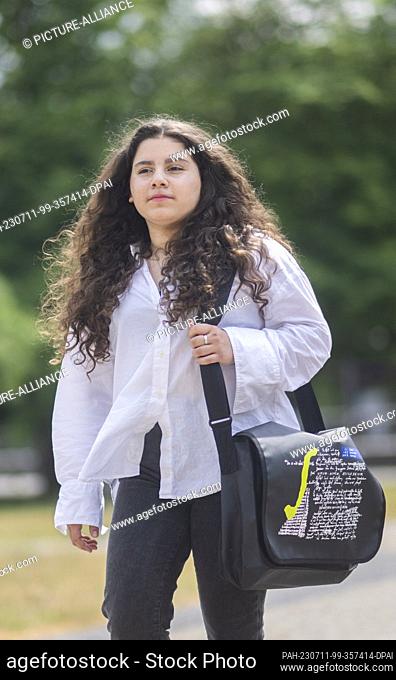 21 June 2023, Lower Saxony, Hanover: Adela Poteri goes to Leibniz University in Hanover. The highly gifted 13-year-old actually goes to high school