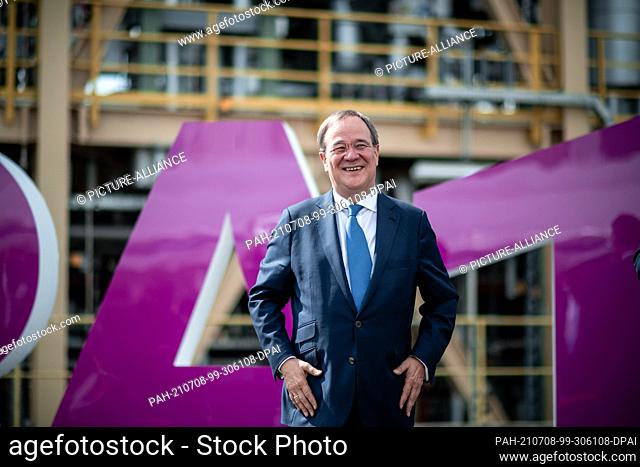 08 July 2021, North Rhine-Westphalia, Marl: The Minister President of North Rhine-Westphalia, Armin Laschet (CDU), stands in front of a new Evonik plant