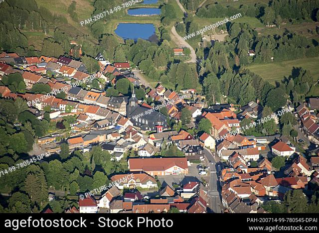 12 July 2020, Saxony-Anhalt, Benneckenstein: The town of Benneckenstein seen from a hot air balloon. In the middle of the town is the church of St