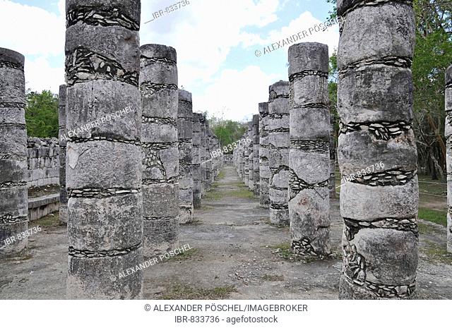 Temple of the Warriors, east colonnade, Zona Nord, Chichen-itza, new wonder of the world, Mayan and Toltec archaeological excavation, Yucatan Peninsula, Mexico