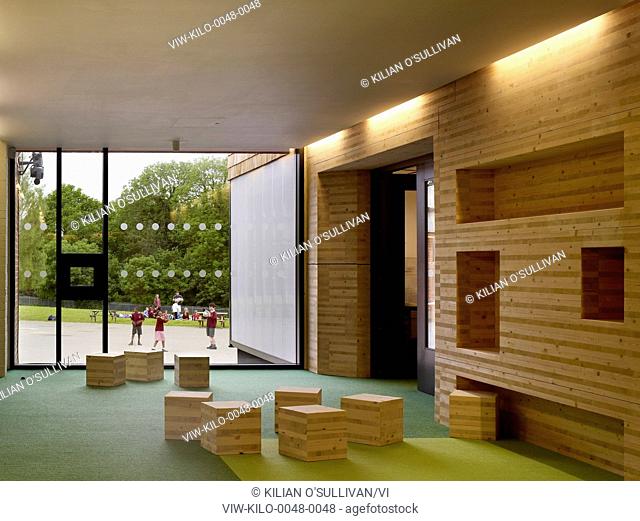 Hayes Primary School, Croydon, United Kingdom. Architect: Hayhurst and Co., 2012. Interior of corridor with view to school garden