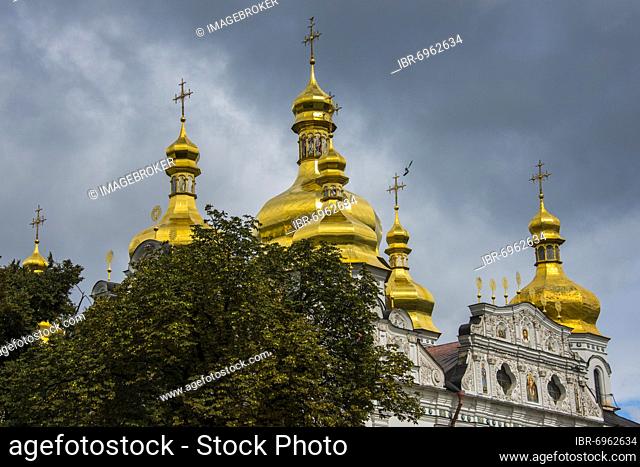 The golden domes of the Domition cathedral in the Unesco world heritage sight the Kievo-Pecherska Lavra, Kiew or Kyiv capital of the Ukraine
