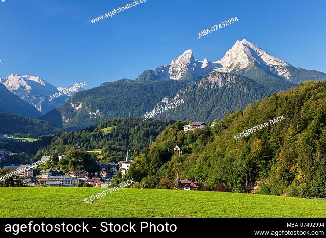 View over Berchtesgaden to the mountain Watzmann, Berchtesgadener Land, Upper Bavaria, Bavaria, southern Germany, Germany, Europe