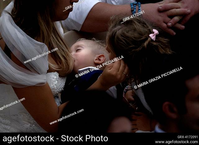 Vatican City, Vatican, 30 august 2023. A mother breastfeeds her baby during Pope Francis' weekly general audience in the Paul VI hall at the Vatican