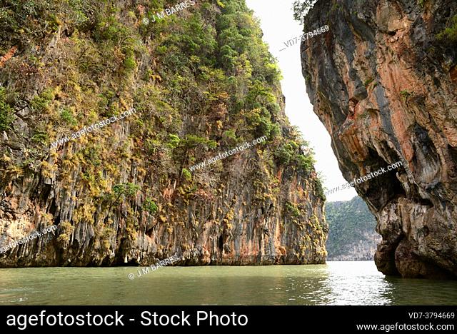 Koh Hong Island with limestone cliff. Krabi, Andaman Sea, Thailand