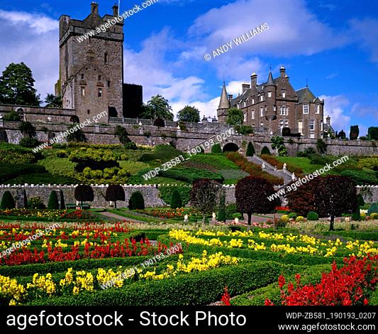 Castles - Drummond Castle and gardens