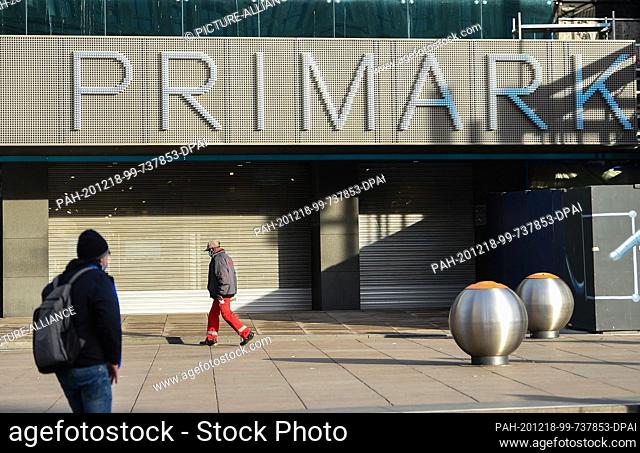 17 December 2020, Berlin: People walk past the closed store ""Primark"". Since 16.12.2020, shops must also close due to the imposed lockdown