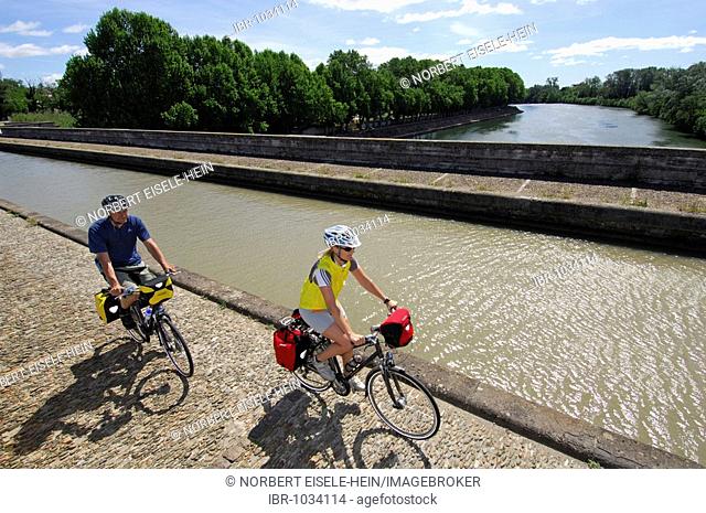 Bicyclists, Beziers, Canal du Midi, Midi, France, Europe