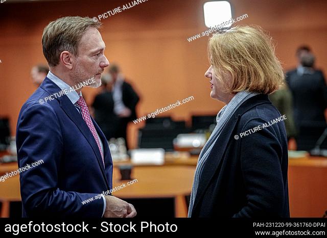 20 December 2023, Berlin: Christian Lindner (FDP), Federal Minister of Finance, and Lisa Paus (Alliance 90/The Greens), Federal Minister for Family Affairs