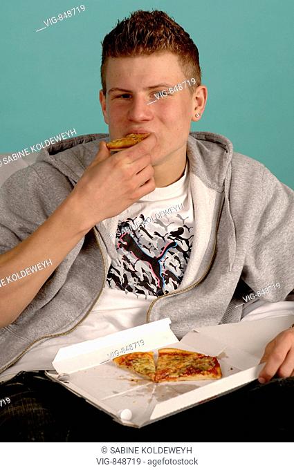 A young man is eating Pizza. - 30/05/2008