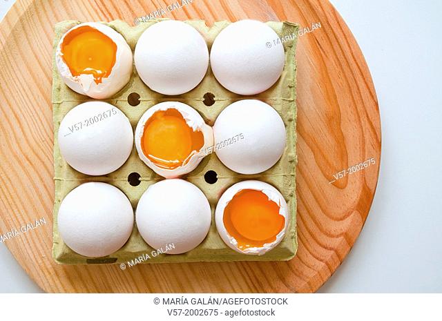 Tic tac toe game with eggs