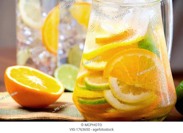 Lemon, orange and carafe with citrus ice water - 01/01/2009
