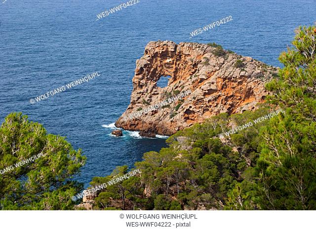 Spain, Balearic Islands, Mallorca, Deia, Peninsula Sa Foradada, natural arch