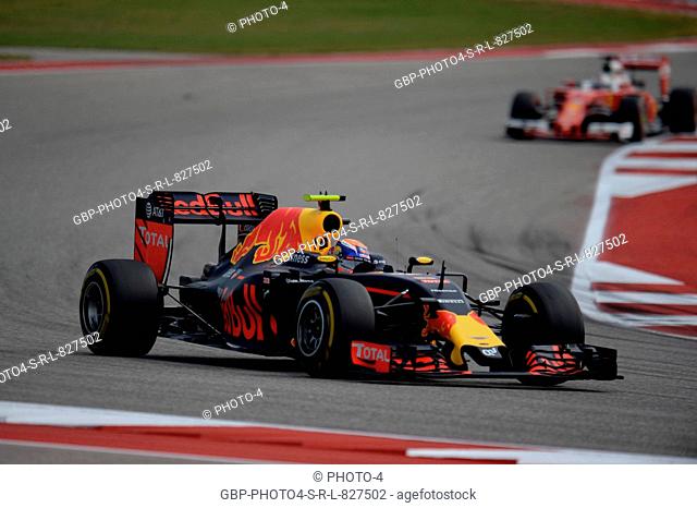 23.10.2016 - Race, Max Verstappen (NED) Red Bull Racing RB12 and Kimi Raikkonen (FIN) Scuderia Ferrari SF16-H
