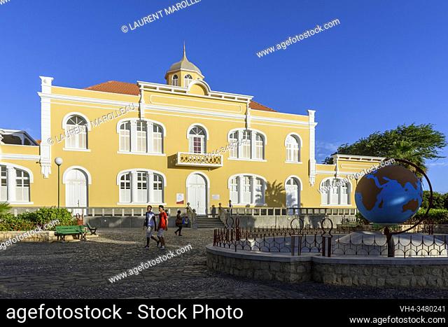Zimbabwe Square and Jorge Barbosa School, Mindelo, Sao Vicente, Cape Verde Islands, Africa