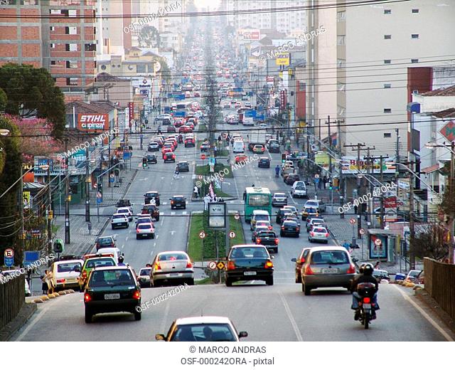 curitiba cars speeding on the streets