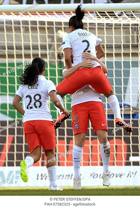 Paris St. Germain's Sabrina Delannoy (hidden) celebrates her goal at 0:1 with Shirley Cruz Trana (l) and Kenza Dali during the first leg of the Women's...
