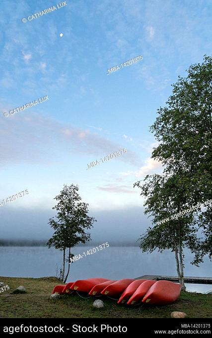 Sweden, Varmland, morning mood at the lake Övre Brocken, fog, moon