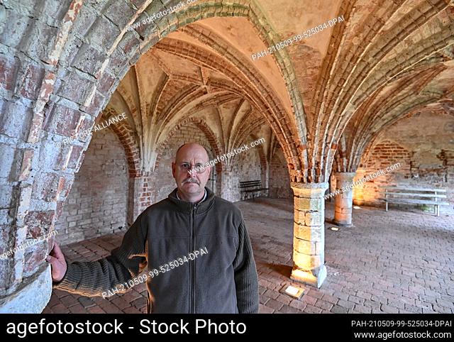 30 April 2021, Brandenburg, Altfriedland: Dieter Arndt (non-party), head of the village, stands in the refectory with its Gothic star-ribbed vault from the...