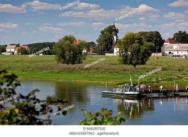 Germany, Saxony, Ferry across the Elbe from Strehla (small town) to Lorenzkirch