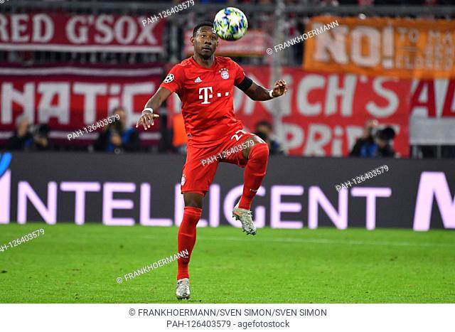 David ALABA (FC Bayern Munich), Action, Single Action, Frame, Cut Out, Full Body, Whole Figure. FC Bayern Munich-Olympiacos FC (Piraeus) 2-0