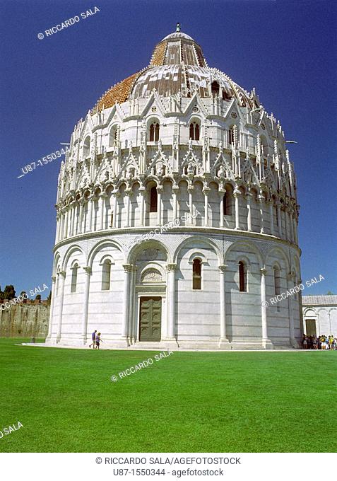 Italy, Tuscany, Pisa, Piazza dei Miracoli , Baptistry