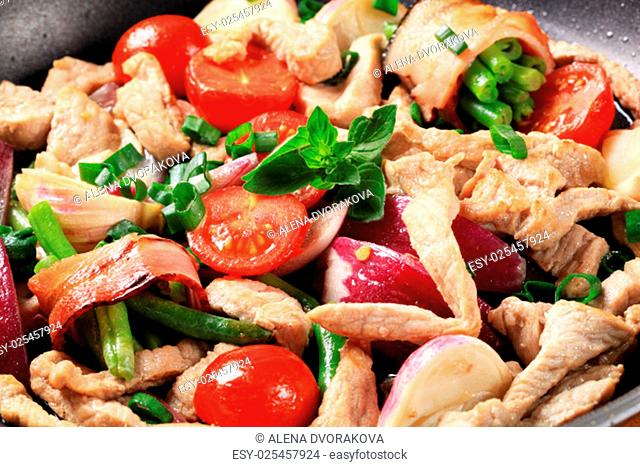 Chicken and vegetable stir fry
