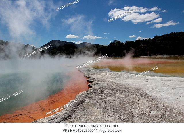 Champagne Pool, Wai-O-Tapu Thermal Wonderland, geothermal area, Taupo Volcanic Zone, North Island, New Zealand / Champagne Pool, Wai-O-Tapu Thermal Wonderland
