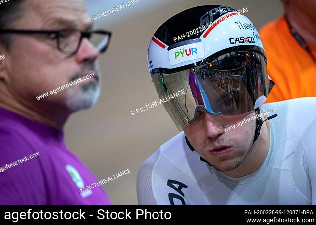 28 February 2019, Berlin: Cycling/track: World championship, 1000m time trial, qualification: Maximilian Dornbach (r) from Germany stands next to Detlef Uibel
