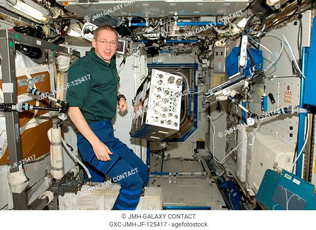 European Space Agency astronaut Frank De Winne, Expedition 20 flight engineer and Expedition 21 commander, is pictured near Portable Pulmonary Function System...