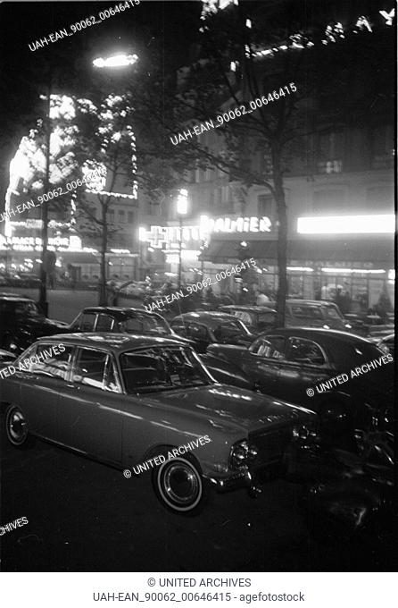 Frankreich - France in 1965. Paris by Night - cars at the Boulevard de Clichy, Montmatre. Photo by Erich Andres Frankreich, Paris 1965