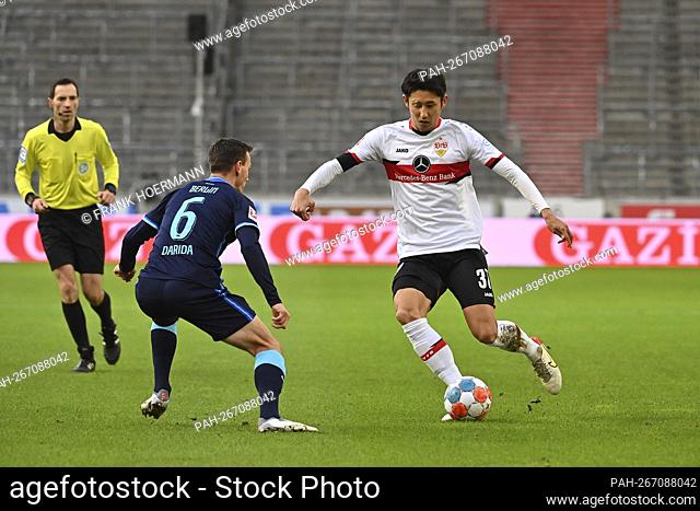 NO SALES IN JAPAN! Hiroki ITO (VFB Stuttgart), action, duels versus Vladimir DARIDA (Hertha BSC). Soccer 1st Bundesliga season 2021/2022, 14th matchday