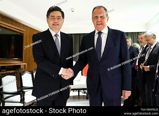 INDIA, PANAJI - MAY 4, 2023: China's Foreign Minister Qin Gang (L) and his Russian counterpart Sergei Lavrov shake hands during a meeting at the Taj Exotica...