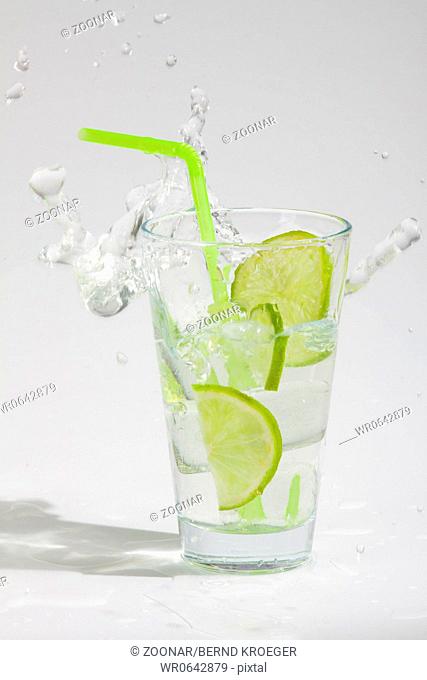 Eiswasser mit Limone
