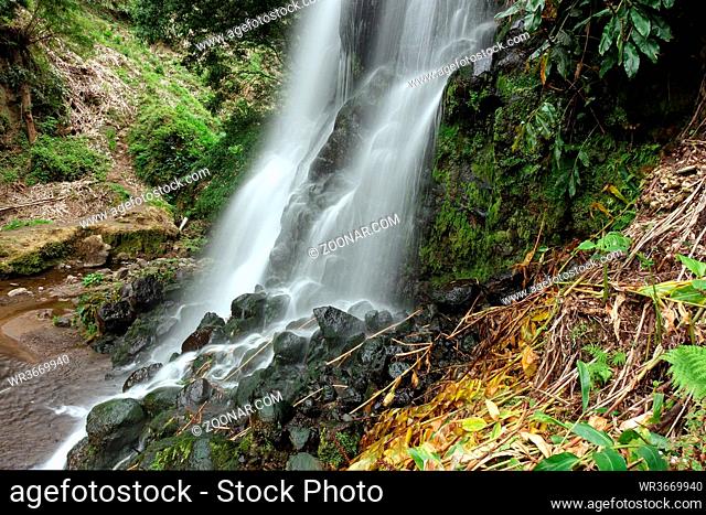 Wasserfall im Park Ribeira dos Caldeiroes, Achada, Nordeste, Sao Miguel, Azoren, Portugal