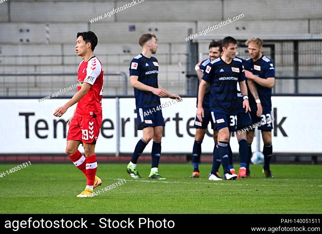 Wooyeong Jeong (SC Freiburg, l) disappointed after the game. Berliner jubilation. GES / Football / 1. Bundesliga: SC Freiburg - Union Berlin