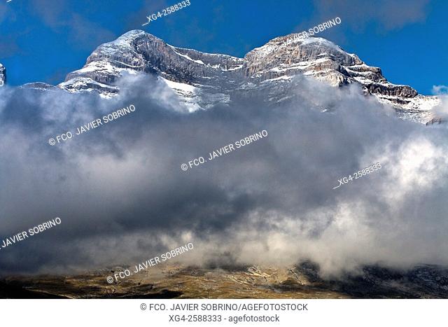 Monte Perdido y Soum de Ramond desde el Cañón de Añisclo - Parque Nacional de Ordesa y Monte Perdido. Valle de Ordesa - Torla - Sobrarbe - Huesca
