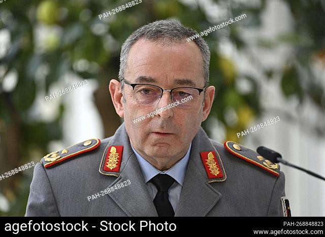 Major General Carsten Breuer (head of the Corona crisis team in the Federal Chancellery), single image, trimmed single motif, portrait, portrait, portrait