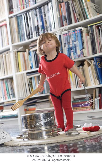 Baby, 15 Months, Noise, Kitchen Tool, Colander, Wooden fork, Whisk, Ramones body-Suit, carpet, books