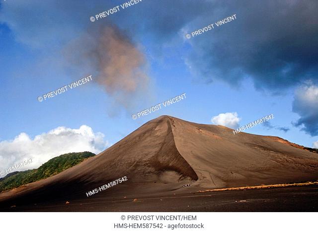 Vanuatu, Tafea Province, Tanna Island, Mount Yasur, volcanic eruption of Mount Yasur, overview with fumaroles and ash plain in the foreground