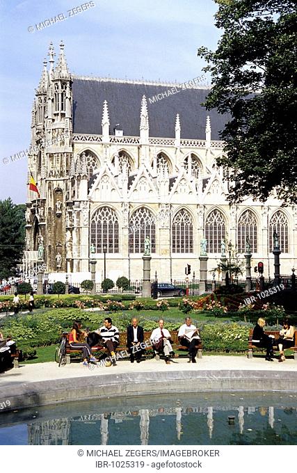 Notre Dame du Sablon Church, Zavel Kerk, small park with a pond, Place du Petit Sablon Square, Brussels, Belgum, Benelux, Europe