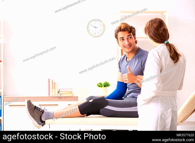 Young male patient visiting female doctor traumatologist
