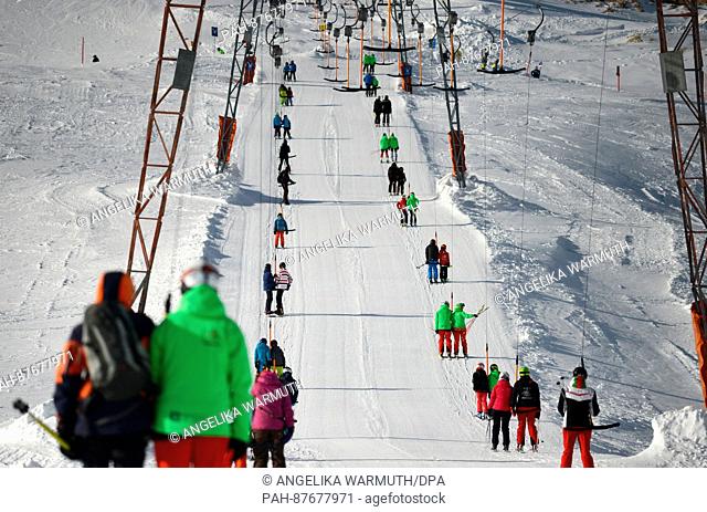 FILE - An archive picture dated 12 January 2017 shows a ski lift in Grainau, Germany, in the skiing area Zugspitze. Photo: Angelika Warmuth/dpa | usage...