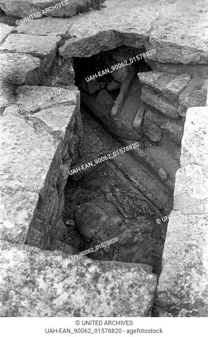 Griechenland, Greece - Unterirdisches Kanalisationssystem im antiken Knossos, Griechenland, 1950er Jahre. Subterranian canalization system at ancient Knossos