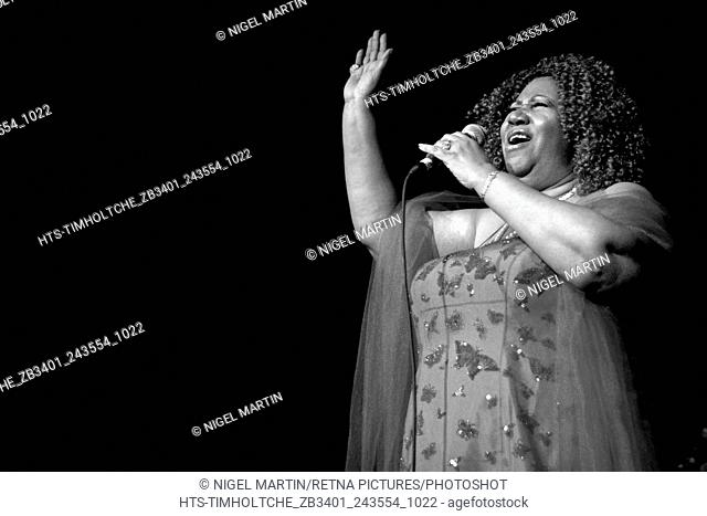 Picture By: Nigel Martin / Retna Pictures - Aretha Franklin, the undisputed Queen of Soul and 20 time Grammy Award winner performing live in concert at Hard...