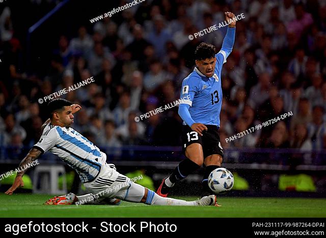 16 November 2023, Argentina, Buenos Aires: Soccer: World Cup qualifier South America, Argentina - Uruguay, match day 5 at La Bombonera stadium: Cristian Romero...