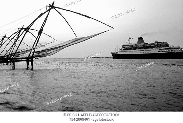 Passenger ship cross the Chinese fishing nets in Cochi