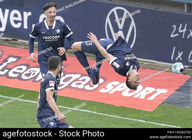 Robert TESCHE (BO, r.) Cheers acrobatically with a somersault his goal, winning goal to 4: 3; goaljubel; Soccer 2. Bundesliga, 29th matchday, matchday 29