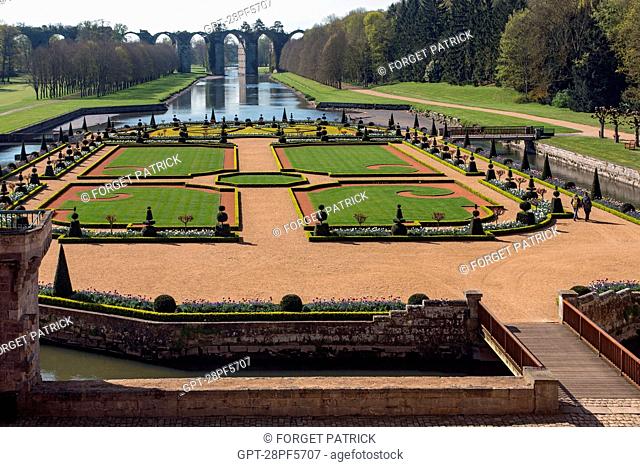 FRENCH-STYLE GARDENS CREATED ACCORDING TO THE PLANS DRAWN UP BY ANDRE LE NOTRE, GARDENER TO KING LOUIS XIV, WITH THE VAUBAN AQUEDUCT AT THE BOTTOM OF THE PARK