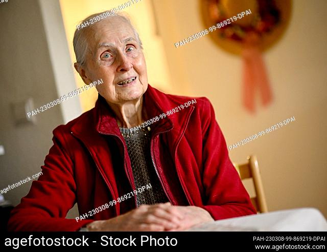 PRODUCTION - 14 February 2023, Berlin: Helga Müller sits at her dining table. Under the motto ""Young meets old"", the association ""Friends of the elderly""...